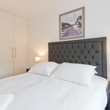 Fully Equipped 2br In W King Cha722