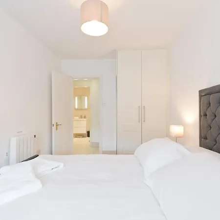 Fully Equipped 2br In W King Cha722